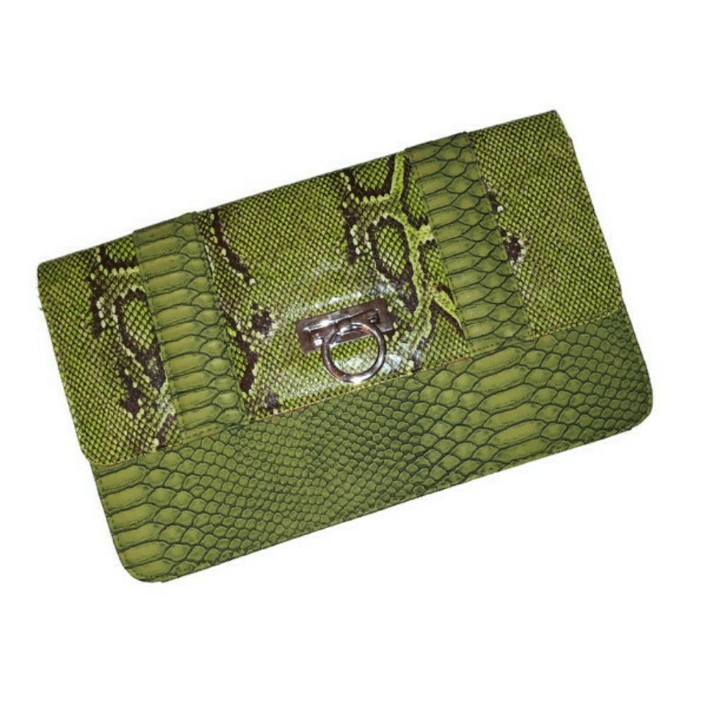 Charming Charlie Green Snakeskin Envelope clutch wristlet